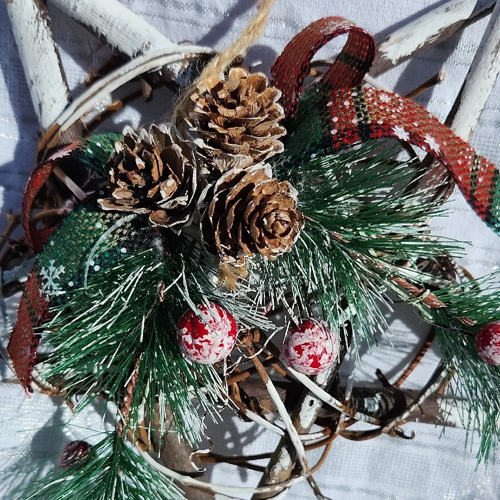 Rustic Holiday Star Wreath with Pinecones and Greenery